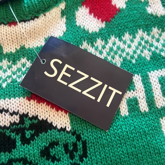 Sezzit- Boys Size 2T ~ Dinosaur Christmas Sweater ~ with Santa & Stockings too! - Picture 7 of 17